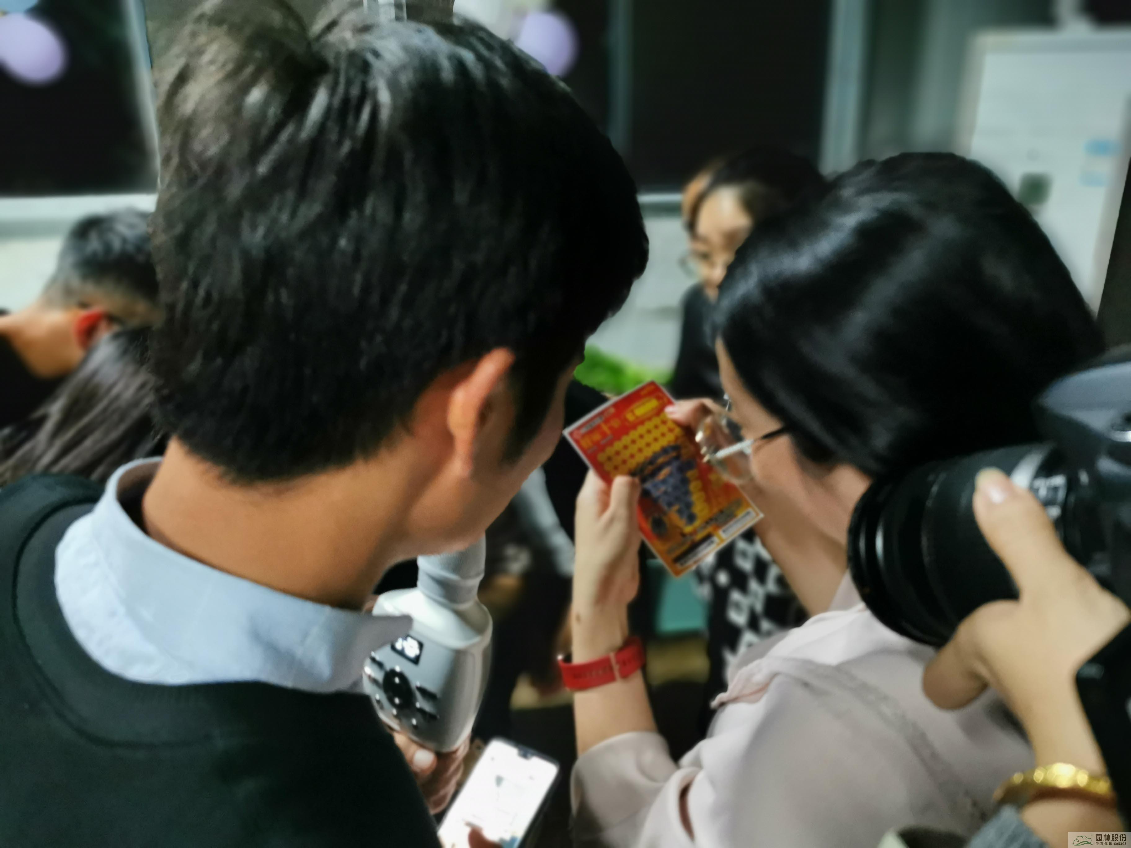 亚洲精品白浆高清久久久久久