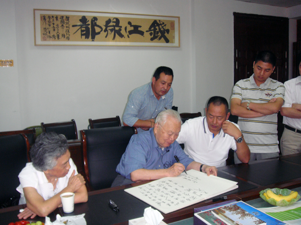 亚洲精品白浆高清久久久久久