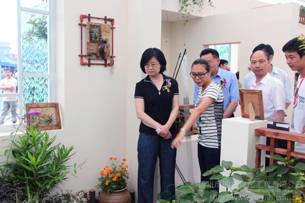 亚洲精品白浆高清久久久久久