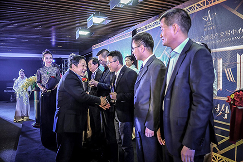 亚洲精品白浆高清久久久久久